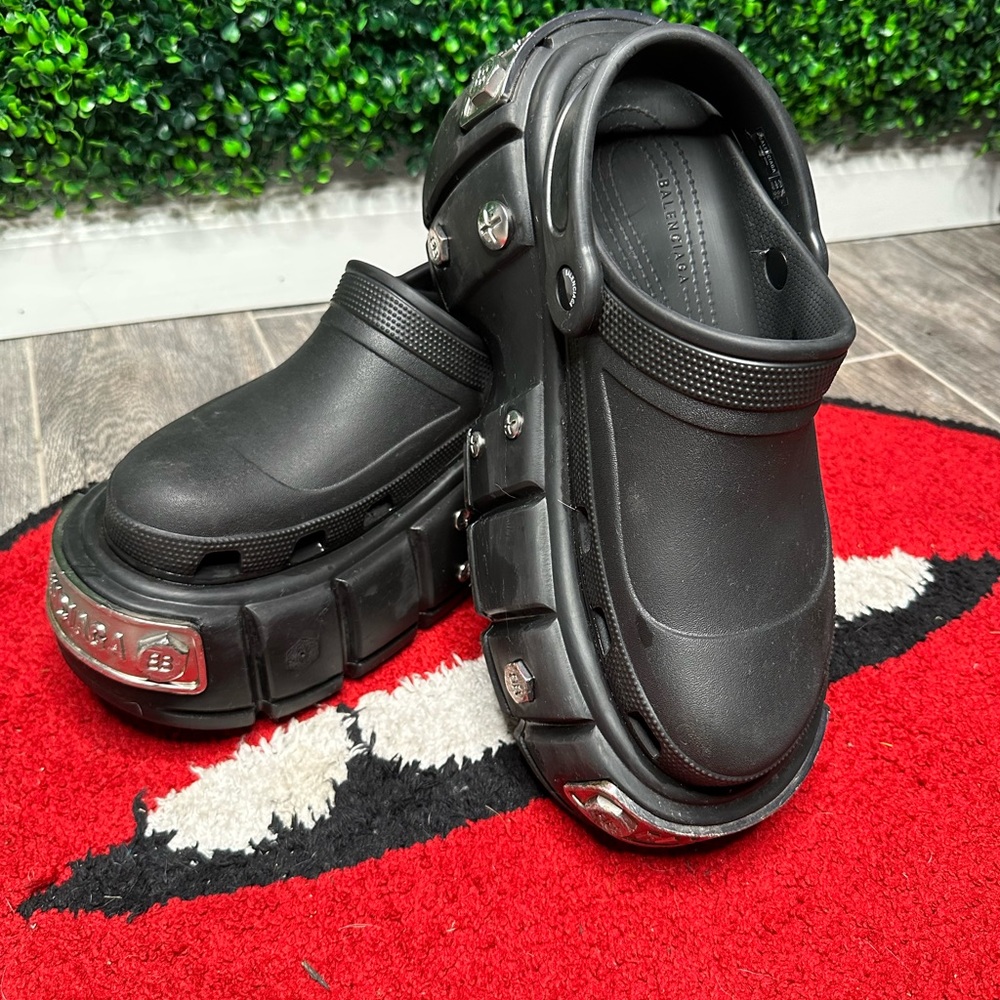 Unisex Rubber MuleRound toe 3.5” heel platform good condition size 41